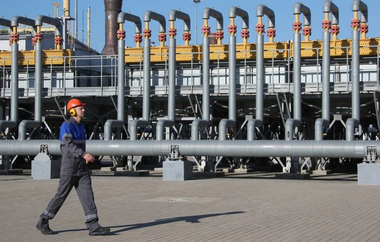 KRASNODAR TERRITORY, RUSSIA - OCTOBER 22, 2021: A worker walks by an air gas cooling unit at the Russkaya Compressor Station of the TurkStream gas pipeline in Anapa District of Krasnodar Territory in southern Russia. The initial point of gas shipment through the TurkStream, the Russkaya Compressor Station is one of the most powerful in the world. The stations power capacity allows to create enough gas pressure to transport gas for over 900 km without any additional technical facilities. The station is equipped with seven 32-MWatt gas pumping units; the projected power capacity of 244 MWatt allows to create the output gas pressure of 28.45 MPa. Dmitry Feoktistov/TASS

Ðîññèÿ. Êðàñíîäàðñêèé êðàé. Ðàáî÷èé âîçëå àïïàðàòà âîçäóøíîãî îõëàæäåíèÿ ãàçà. Êîìïðåññîðíàÿ ñòàíöèÿ "Ðóññêàÿ" - îäíà èç ñàìûõ ìîùíûõ â ìèðå, ðàñïîëîæåíà â Àíàïñêîì ðàéîíå, ÿâëÿåòñÿ íà÷àëüíîé òî÷êîé ïîñòàâîê ãàçà ãàçîïðîâîäó "Òóðåöêèé ïîòîê". Ìîùíîñòü ñòàíöèè ïîçâîëÿåò ñîçäàòü äàâëåíèå ãàçà, äîñòàòî÷íîå äëÿ òîãî, ÷òîáû áåç äîïîëíèòåëüíûõ òåõíè÷åñêèõ ñðåäñòâ òðàíñïîðòèðîâàòü ãàç íà ðàññòîÿíèå áîëåå 900 êèëîìåòðîâ. Ñòàíöèÿ îñíàùåíà ñåìüþ ãàçîïåðåêà÷èâàþùèìè àãðåãàòàìè ïî 32 ÌÂò, ïðîåêòèðóåìàÿ ìîùíîñòü ñòàíöèè 224 ÌÂò ïîçâîëÿåò ñîçäàòü äàâëåíèå ãàçà íà âûõîäå ñ ÊÑ äî 28,45ÌÏà. Äìèòðèé Ôåîêòèñòîâ/ÒÀÑÑ