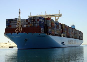 567526 Madrid maersk ثان أكبر سفينة حاويات في العالم تعبر قناة السويس تصوير محمد عوض 12
