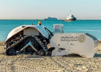 Red Sea Global Introduces Beach Cleaning Robot