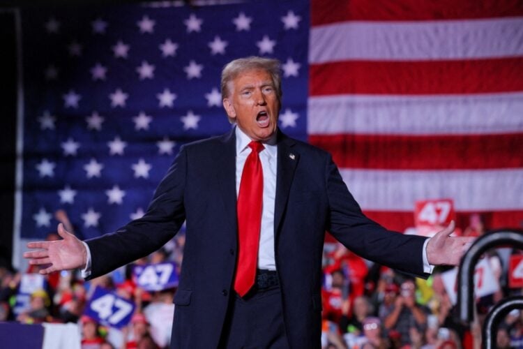 Republican presidential nominee and former U.S. President Donald Trump attends his campaign rally at Macomb Community College in Warren, Michigan, U.S., November 1, 2024. REUTERS/Brian Snyder     TPX IMAGES OF THE DAY