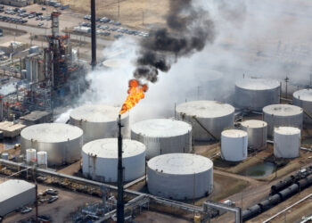 Thicker-than-usual black smoke pours from the a gas burn-off smokestack as white smoke rises from the rupture in the tank just behind the smokestack following an explosion at Husky Energy oil refinery in Superior, Wisconsin, U.S., April 26, 2018.  REUTERS/Robert King/Duluth News Tribune