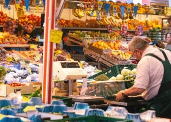 a vendor is seen at a vegetable stall at Carlstadt in Duesseldorf, Germany on April 14, 2022 as inflation rate hits at 7,3 % in March 2022 (Photo by Ying Tang/NurPhoto)NO USE FRANCE