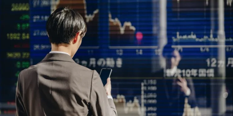 Nikkei Index Declines as Global Trade Concerns Grow